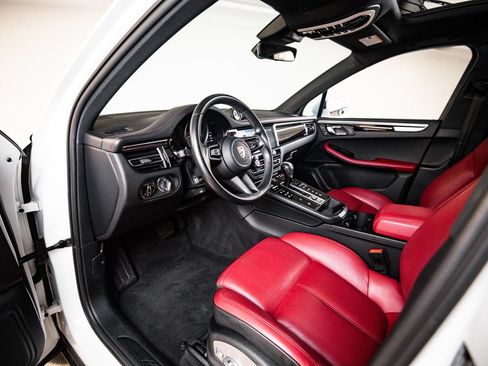Certified 2023 Porsche Macan AWD/4WD image 4