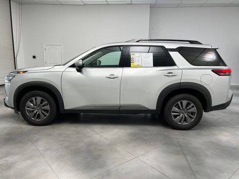 Used 2024 Nissan Pathfinder SV FWD image 5