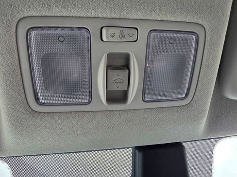 Used 2025 Hyundai Venue SEL FWD image 21