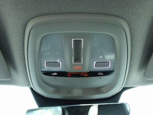 Used 2025 Volvo XC40 B5 Core image 30