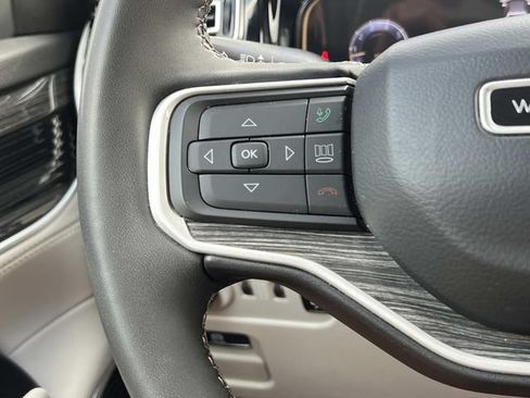 Used 2022 Jeep Wagoneer Series III AWD/4WD image 28