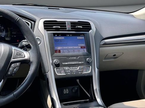 Used 2019 Ford Fusion SEL FWD image 9