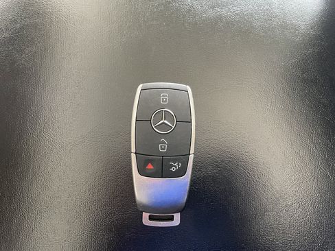 Used 2020 Mercedes-Benz C 300 4MATIC Sedan image 23