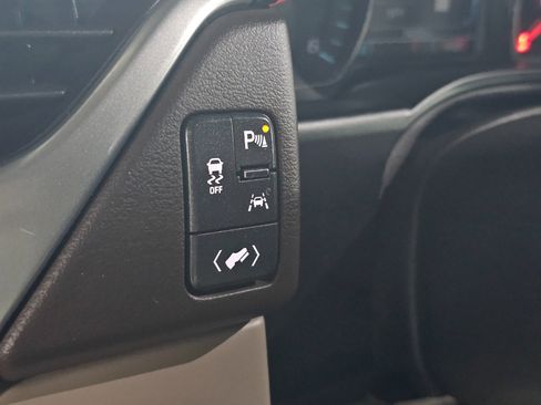 Used 2018 Chevrolet Suburban LT image 39