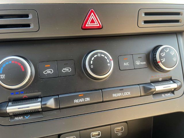 Certified 2024 Kia Carnival LX FWD image 36