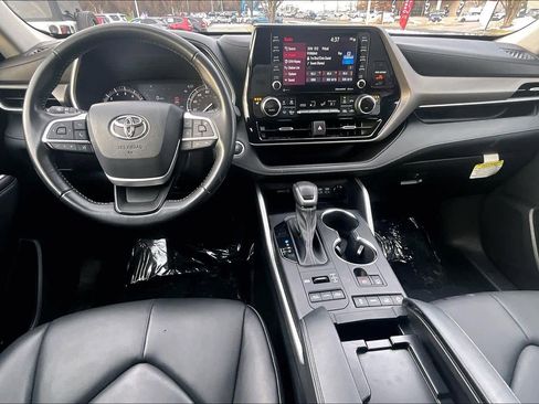 Used 2022 Toyota Highlander XLE image 16