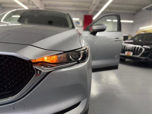 Used 2019 MAZDA CX-5 Touring image 4