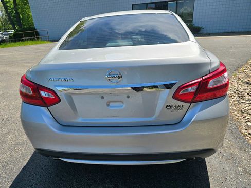 Used 2016 Nissan Altima 2.5 S w/ Power Driver Seat Package FWD image 5
