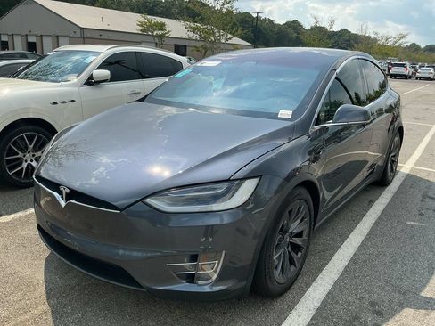 Used 2017 Tesla Model X 90D AWD/4WD image 2