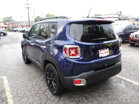Used 2017 Jeep Renegade Altitude FWD image 2