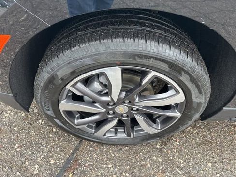 Used 2023 Chevrolet Equinox Premier image 11