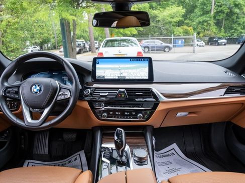 Used 2023 BMW 530e xDrive w/ Premium Package AWD/4WD image 18