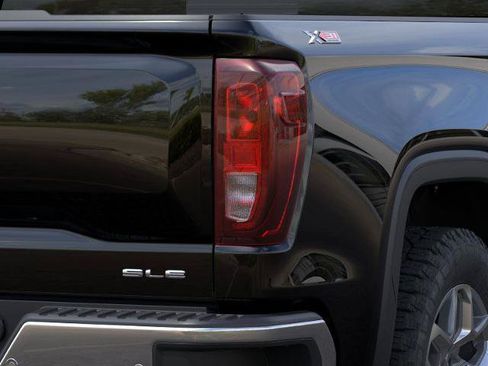New 2026 GMC Sierra 1500 SLE w/ X31 Off-Road Package AWD/4WD image 11