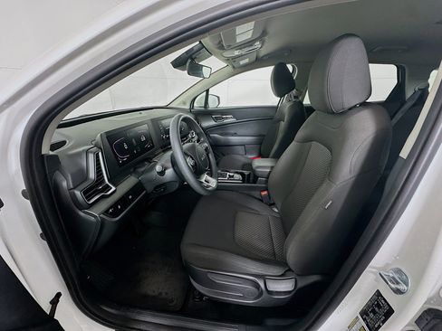 Used 2025 Kia Sportage LX image 13