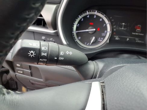 Used 2022 Toyota Highlander XLE AWD/4WD image 17