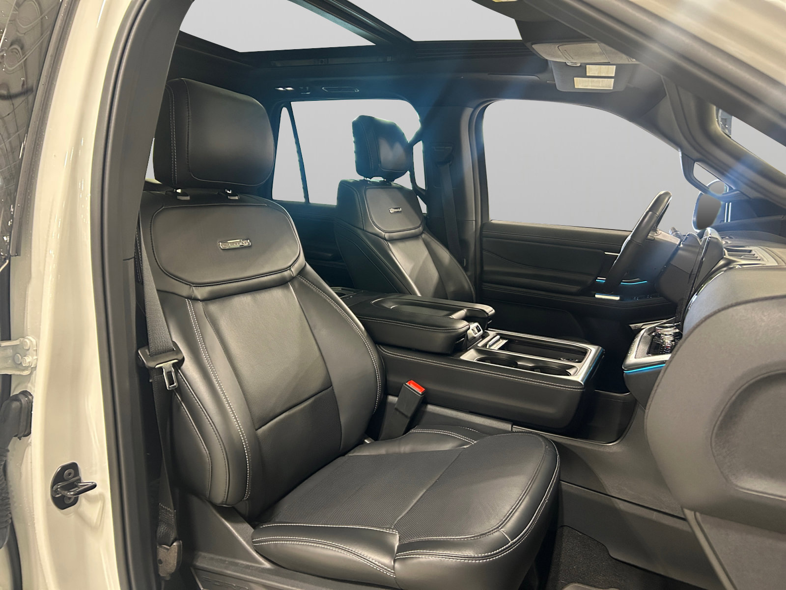 Used 2025 Ford Expedition Platinum w/ Stealth Performance Package AWD/4WD image 24