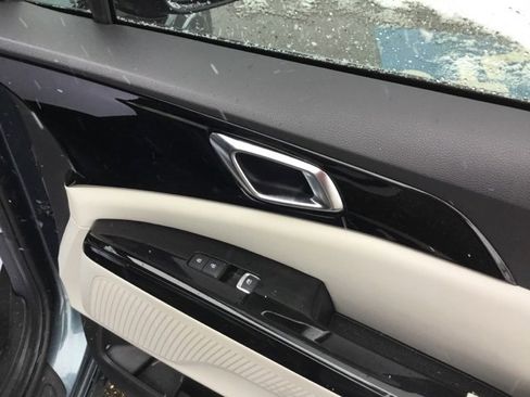 Used 2024 Kia Carnival SX image 23