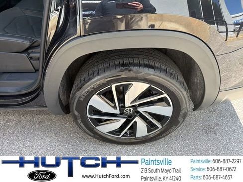 Used 2025 Volkswagen Atlas SE AWD/4WD image 11