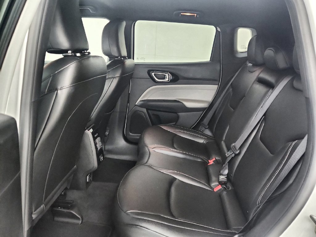 Certified 2025 Jeep Compass Limited AWD/4WD image 33