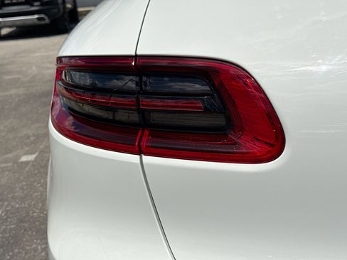 Used 2018 Porsche Macan AWD/4WD image 10