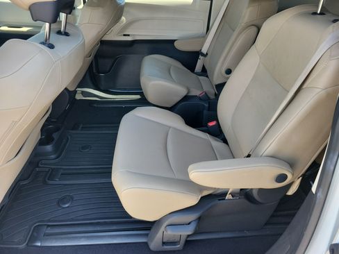 Certified 2023 Toyota Sienna XLE FWD image 12