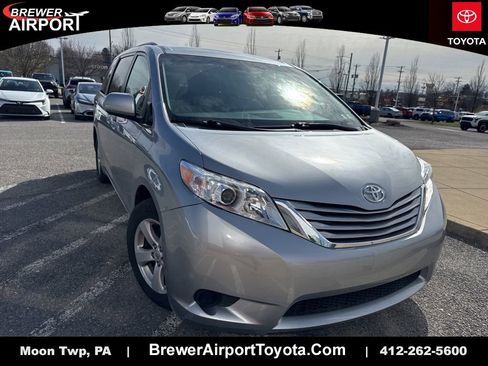 Used 2017 Toyota Sienna LE image 1