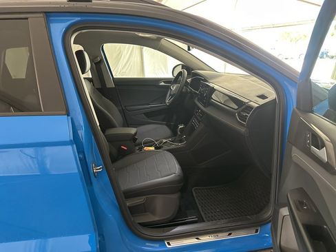 Used 2025 Volkswagen Taos SE AWD/4WD image 19
