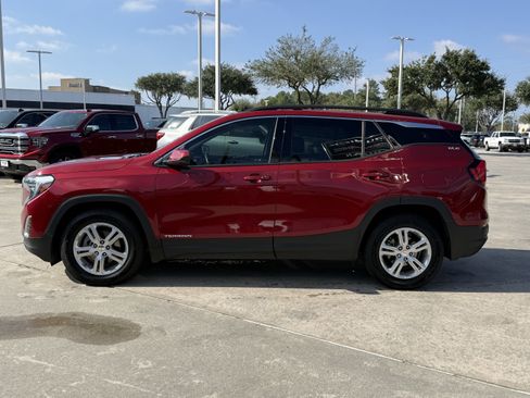 Used 2020 GMC Terrain SLE w/ Driver Convenience Package image 8