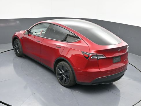 Used 2025 Tesla Model Y Long Range image 36