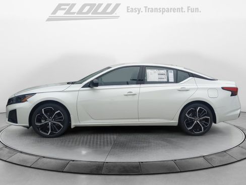 New 2025 Nissan Altima 2.5 SR image 4