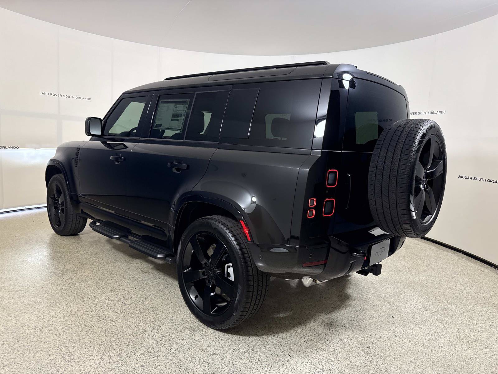 New 2026 Land Rover Defender 110 X-Dynamic SE AWD/4WD image 3