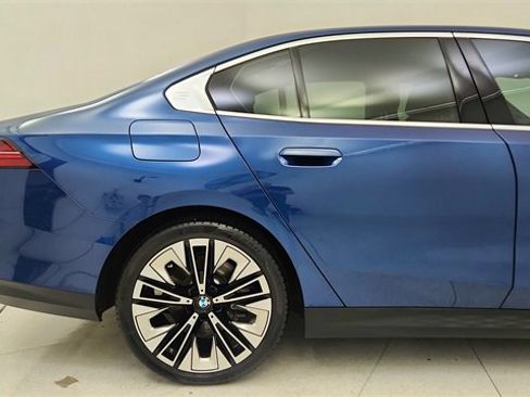 Used 2025 BMW 540i xDrive image 7
