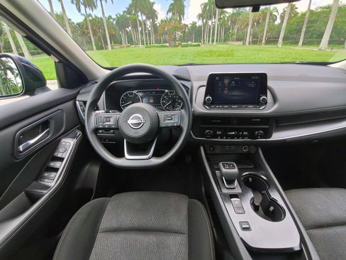 Used 2024 Nissan Rogue SV FWD image 8