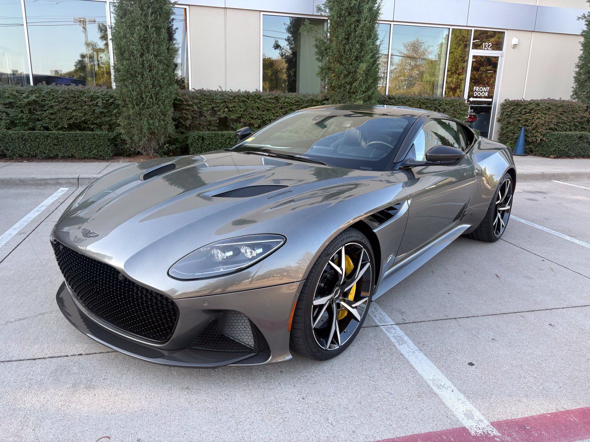 Used 2019 Aston Martin DBS Superleggera RWD image 1