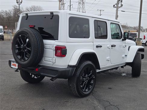 Certified 2025 Jeep Wrangler Unlimited Sahara w/ Safety Group AWD/4WD image 12