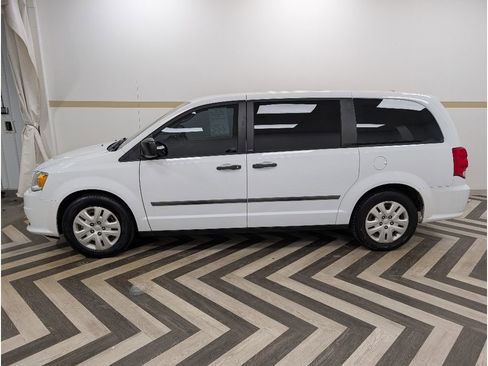 Used 2014 Dodge Grand Caravan American Value Package w/ UConnect Hands-Free Group image 3