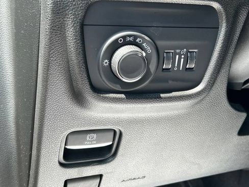 Used 2023 Jeep Grand Cherokee Altitude AWD/4WD image 19