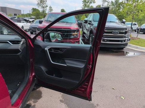 Used 2019 Toyota RAV4 LE w/ Carpet Mat Package AWD/4WD image 14
