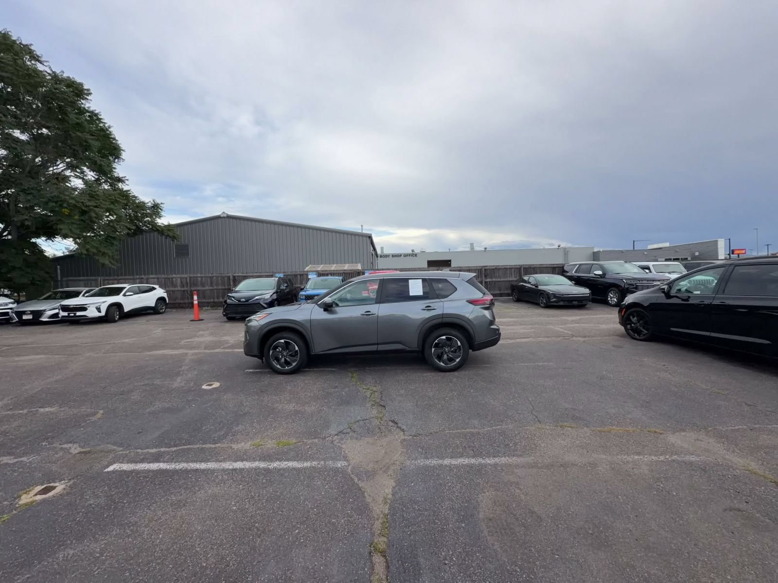 Used 2025 Nissan Rogue SV AWD/4WD image 15