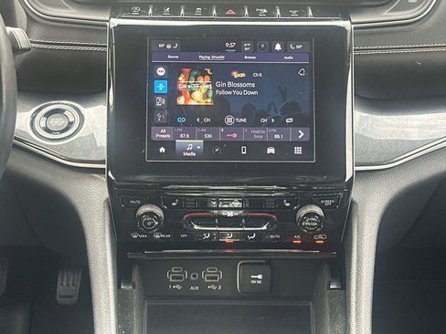 Used 2021 Jeep Grand Cherokee L Laredo w/ Luxury Tech Group I image 25