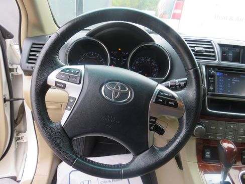 Used 2013 Toyota Highlander Limited image 20