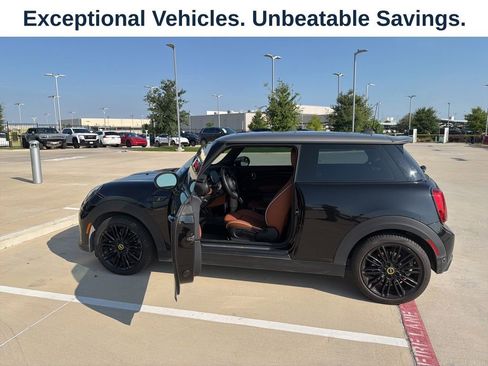 Used 2024 MINI Cooper SE w/ Signature Upholstery Package FWD image 2