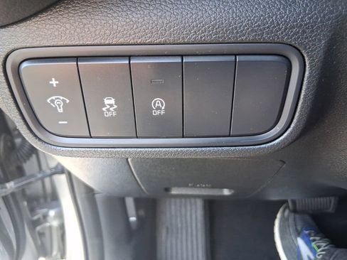 Used 2025 Kia Soul LX FWD image 15