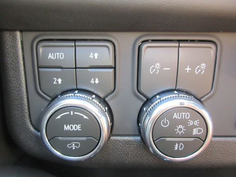 New 2026 GMC Yukon XL AT4 Ultimate AWD/4WD image 19