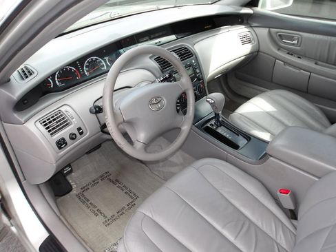 Used 2002 Toyota Avalon XL FWD image 9