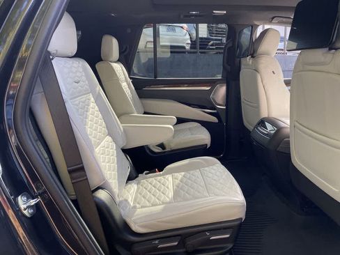 Used 2025 Cadillac Escalade Premium Luxury Platinum w/ LPO, Floor Liner Package AWD/4WD image 19