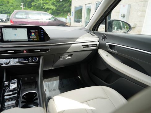 Used 2023 Hyundai Sonata Limited w/ Preferred Accessory Package FWD image 17