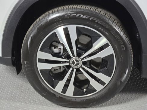 Used 2025 Mercedes-Benz GLB 250 image 10