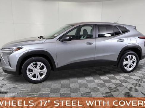 Used 2025 Chevrolet Trax LS FWD image 10