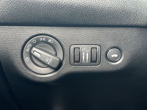 Used 2021 Dodge Challenger SXT w/ Blacktop Package image 13